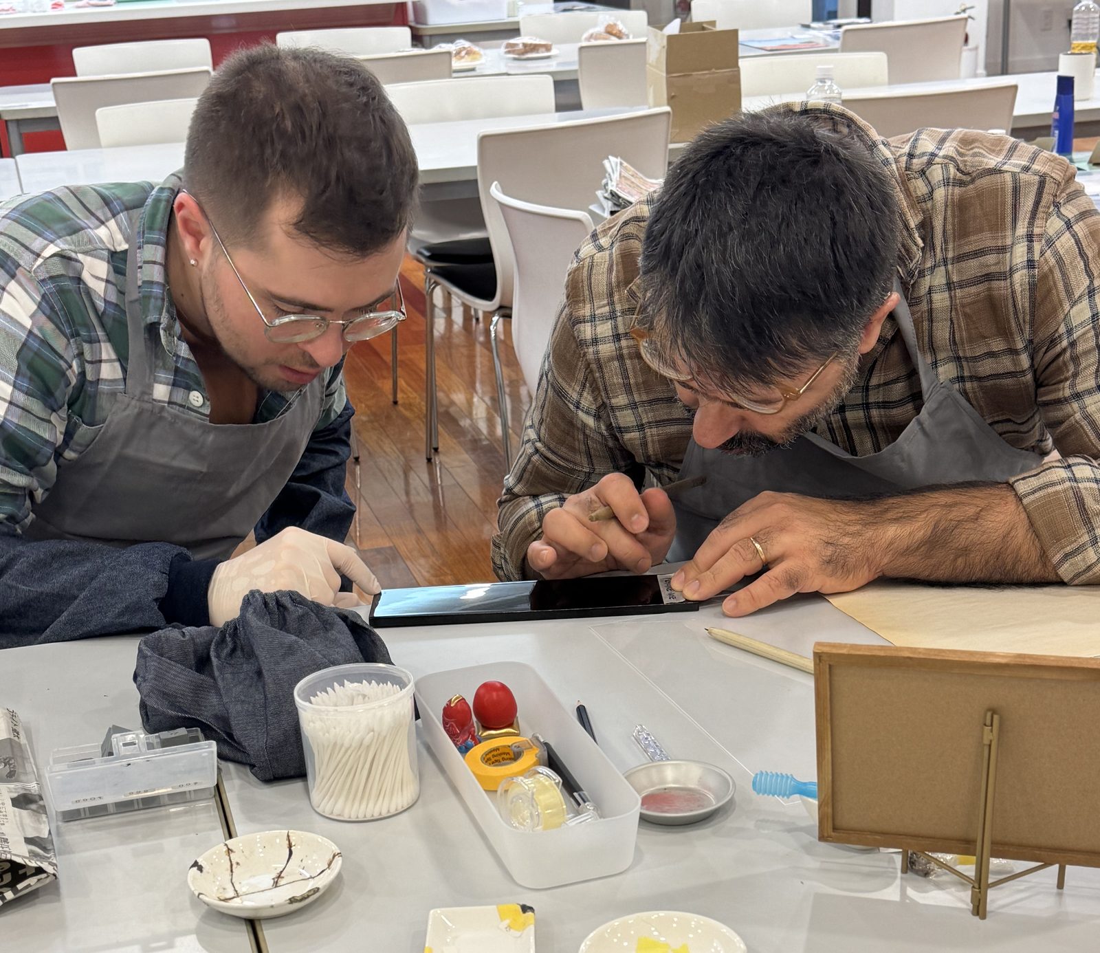 Participants focused on kintsugi work in Daigo workshop