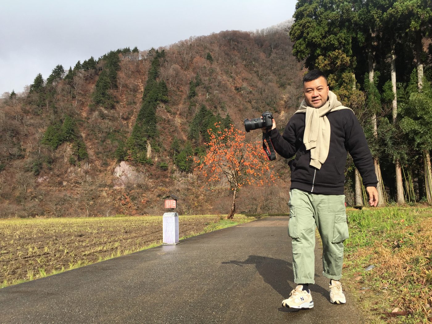 Samson photographing in Gokayama